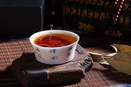 早晨空腹喝黑茶的七大好，可促進消化改善血液迴圈