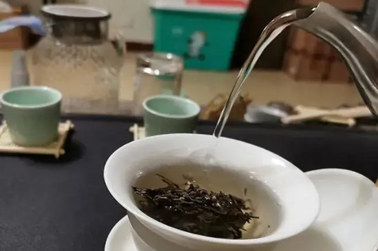 泡茶叶的水温几度适合