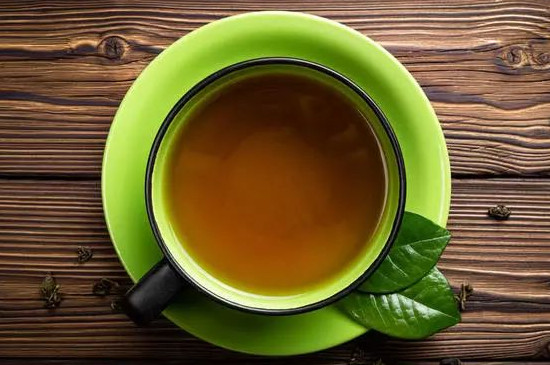 夏天喝普洱茶好还是绿茶好，绿茶好（促进生津止渴的作用）