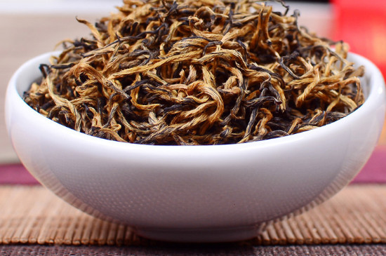 喝金駿眉紅茶的好處和壞處有哪些?促進血迴圈/止咳化痰的功效