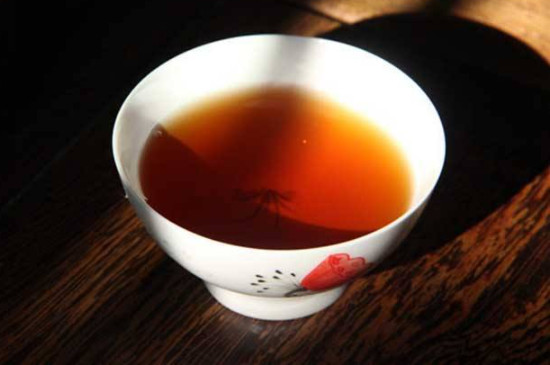 老年人喝烏龍茶還是普洱茶好，喝普洱茶好(普洱熟茶可降三高軟化血管)