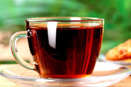 溼氣重的人喝紅茶還是綠茶，喝紅茶（幫助人體養胃消食）