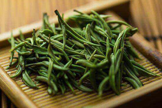压扁的绿茶是什么茶，压扁的绿茶是扁平形绿茶