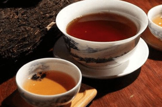 長期喝濃茶的七大危害，損害胃粘膜/危害心臟健康等