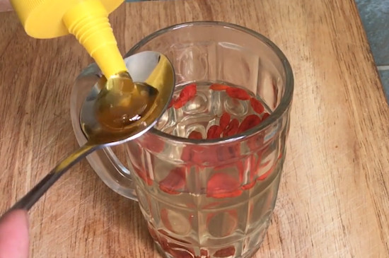 蜂蜜和枸杞能一起泡水喝嗎