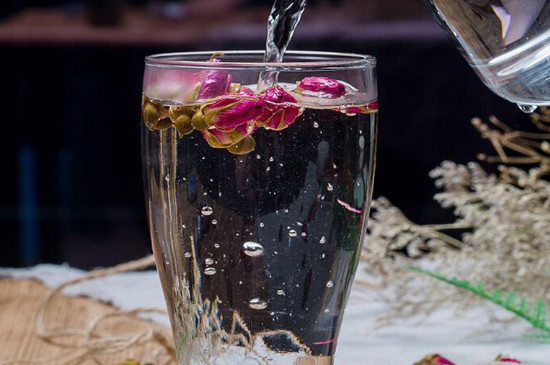 泡玫瑰花茶的水温