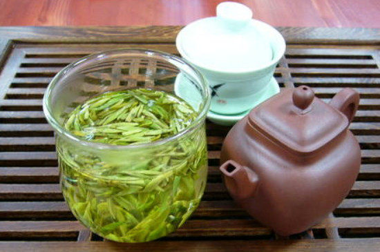 清茶多少钱一斤，在35～100000元左右一斤