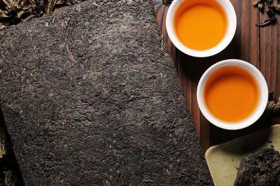 1000毫升水放多少黑茶來煮，放7～10克左右黑茶