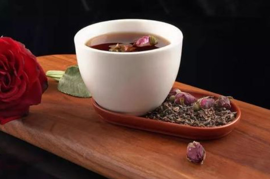 玫瑰普洱茶的功效及适宜人群，其中的麴菌能够分解人体脂肪