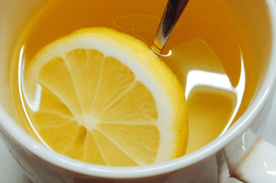喝檸檬蜂蜜水的4大禁忌