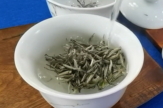 温水能泡开茶吗